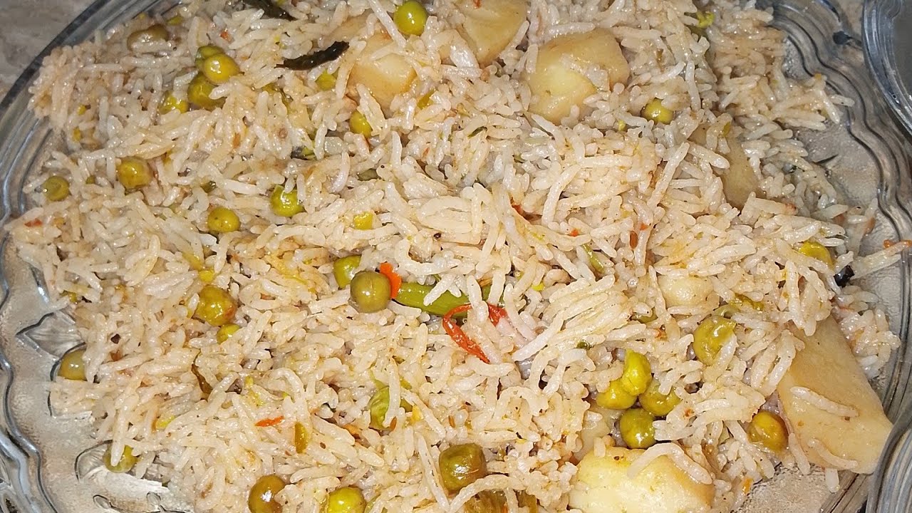 Aloo matar ka pulao recipe 🍲 Quick and Easy Homemade recipe |Cooking with Saira 