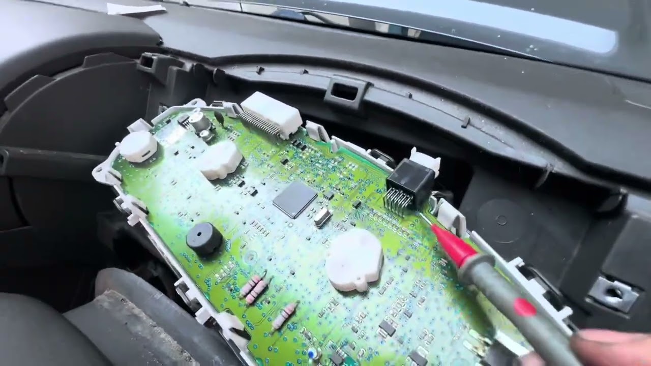 NISSAN NAVARA D40 OIL LOW WARNING / OIL LEVEL SENSOR - Circuit and sensor checks