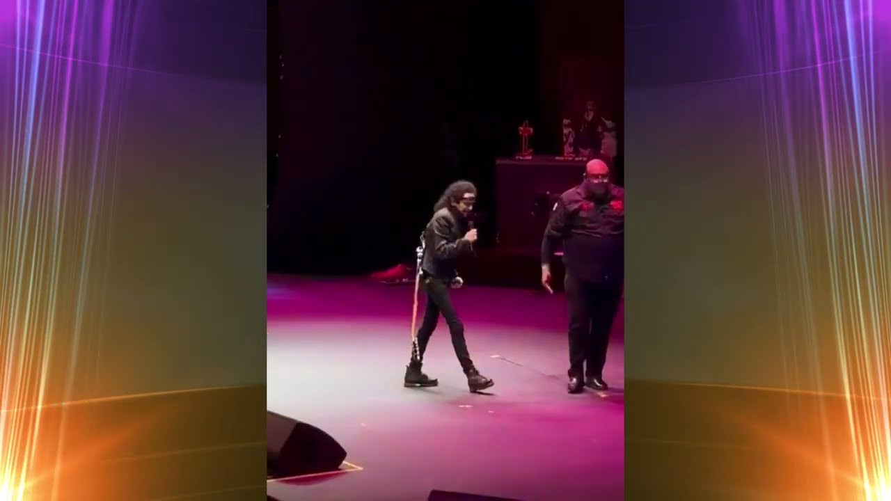 Cae pantalla del Escenario de Alex Lora y el Tri en Auditorio Nacional
