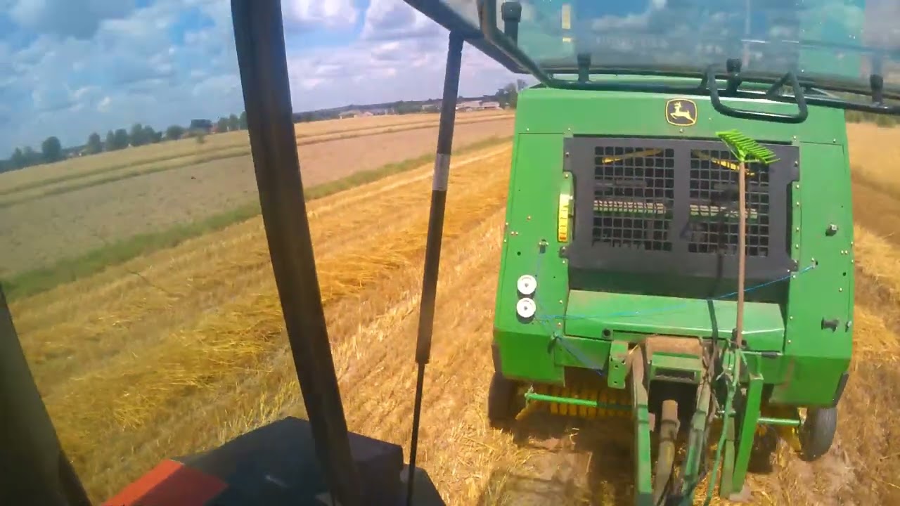 Massey Ferguson 3050 + John Deere 572 - belowanie słomy owsianej 2025