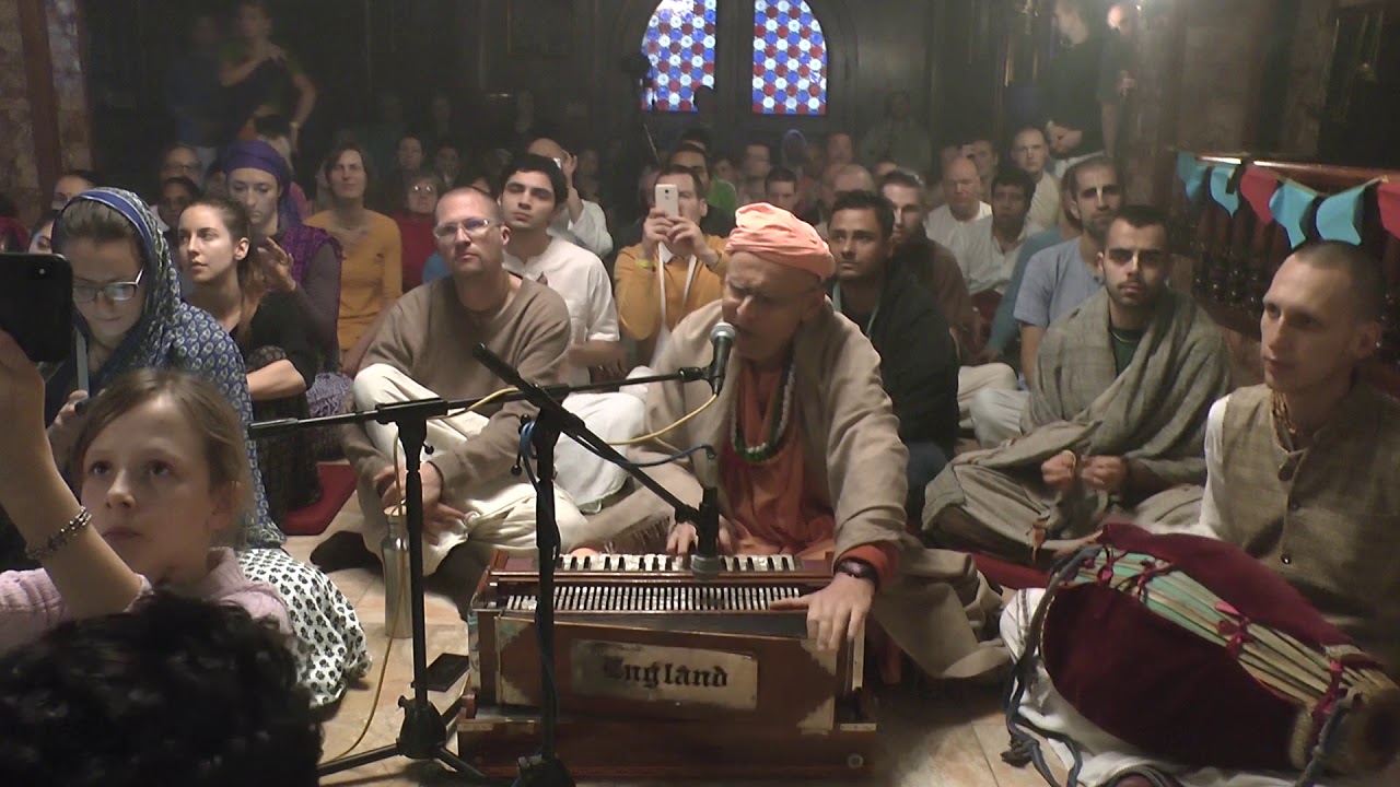 HH Kadamba Kanana Swami - abhisek kirtan 01.01.2019
