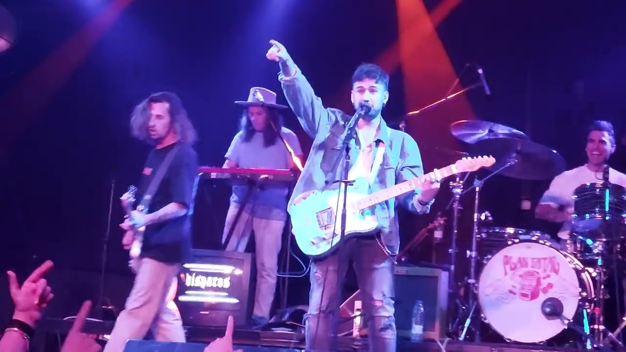 Dani fernandez - Disparos Inicios del concierto ( Sevilla 19/2/22)