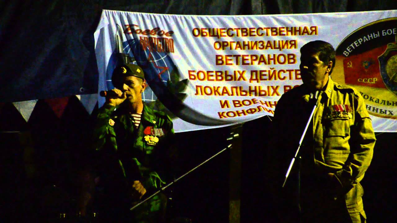 На погонах краповый просвет