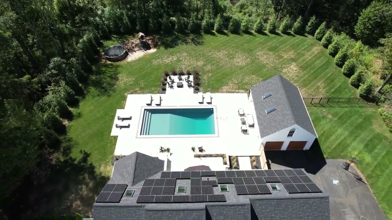 33 Justine Dr North Haven, CT 06473