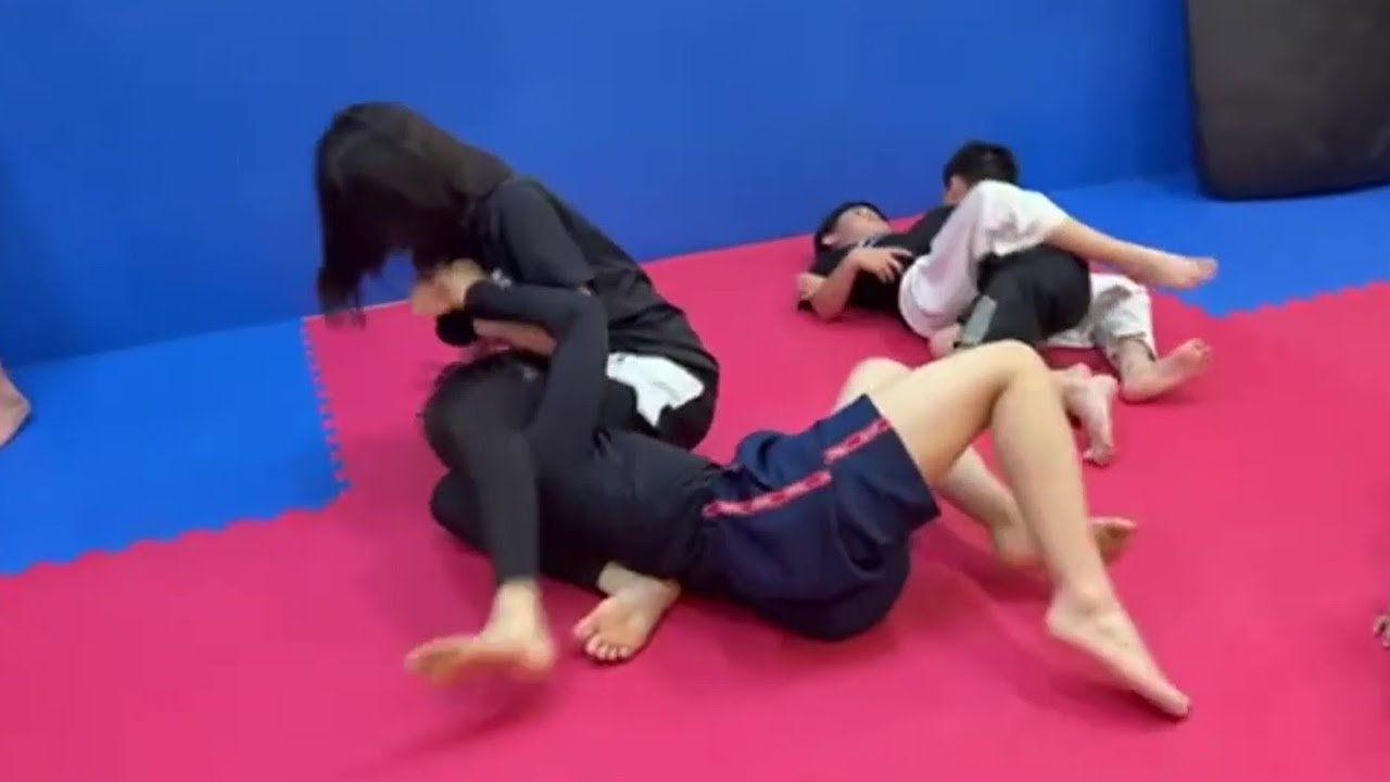 女子VS男子柔術スパーリング