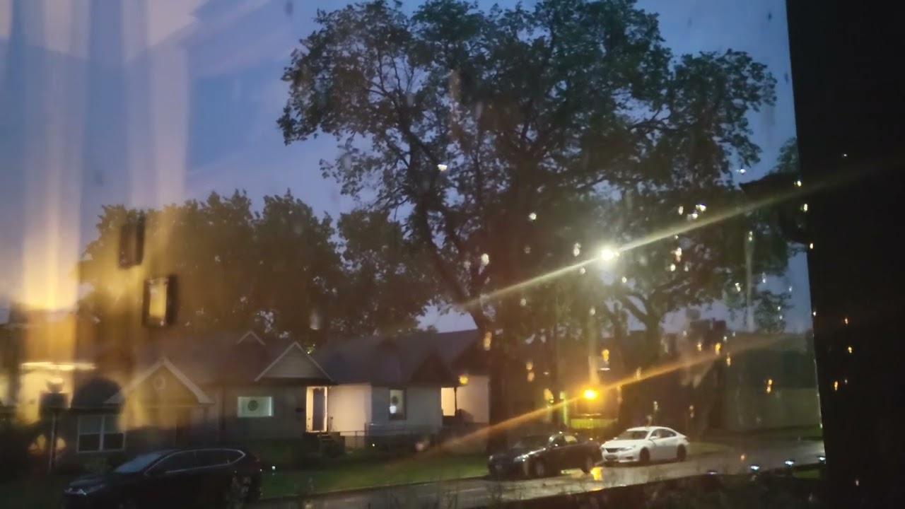 a big ass flash of 🌩 ⚡️