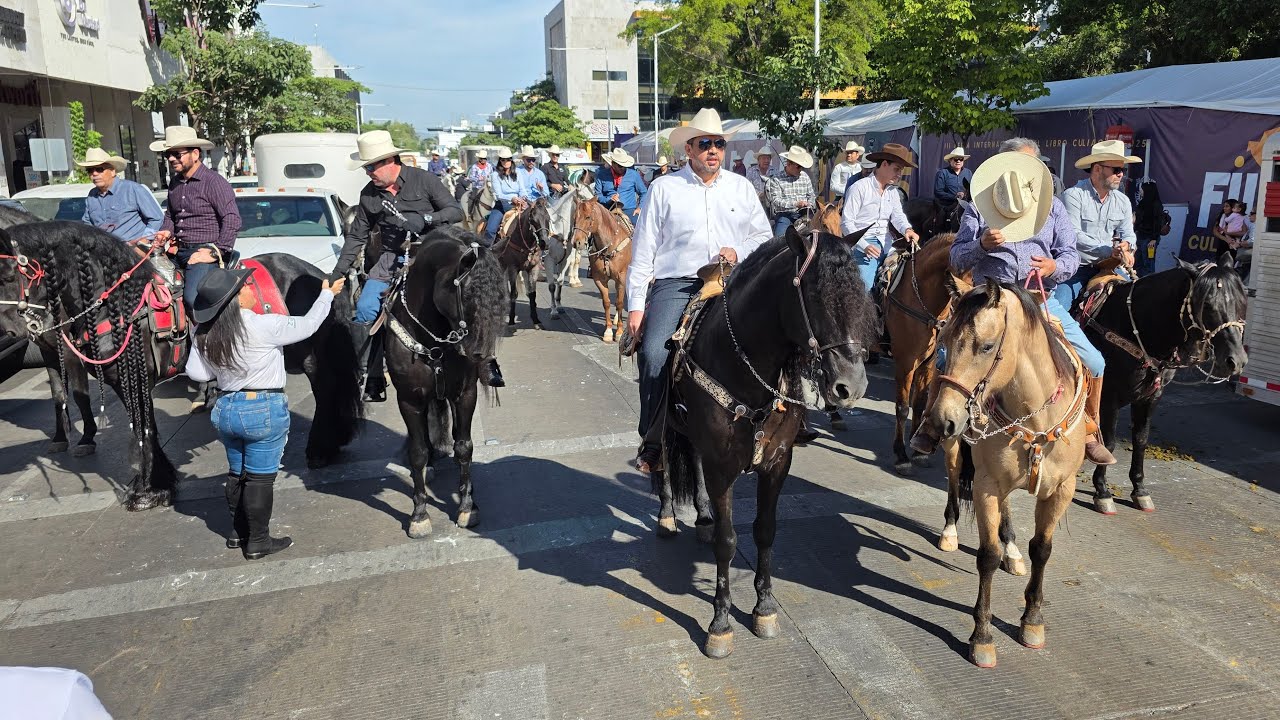 #envivo INICIA LA CABALGATA DE LA FERIA GANADERA