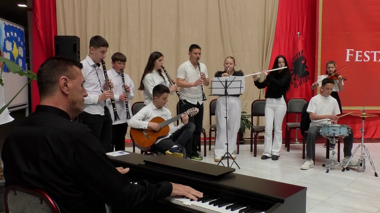 Nis muaji festiv në shkollën ''Zekeria Rexha''