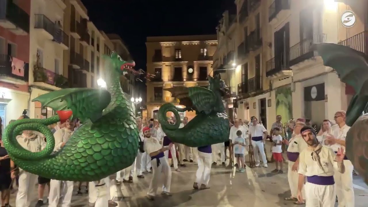 Cercavila de les tres figures del 75è aniversari del Drac de Vilanova i la Geltrú