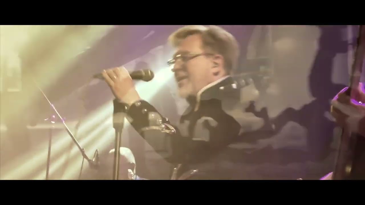Zer0es play Bowie - Scary Monsters (and super creeps)