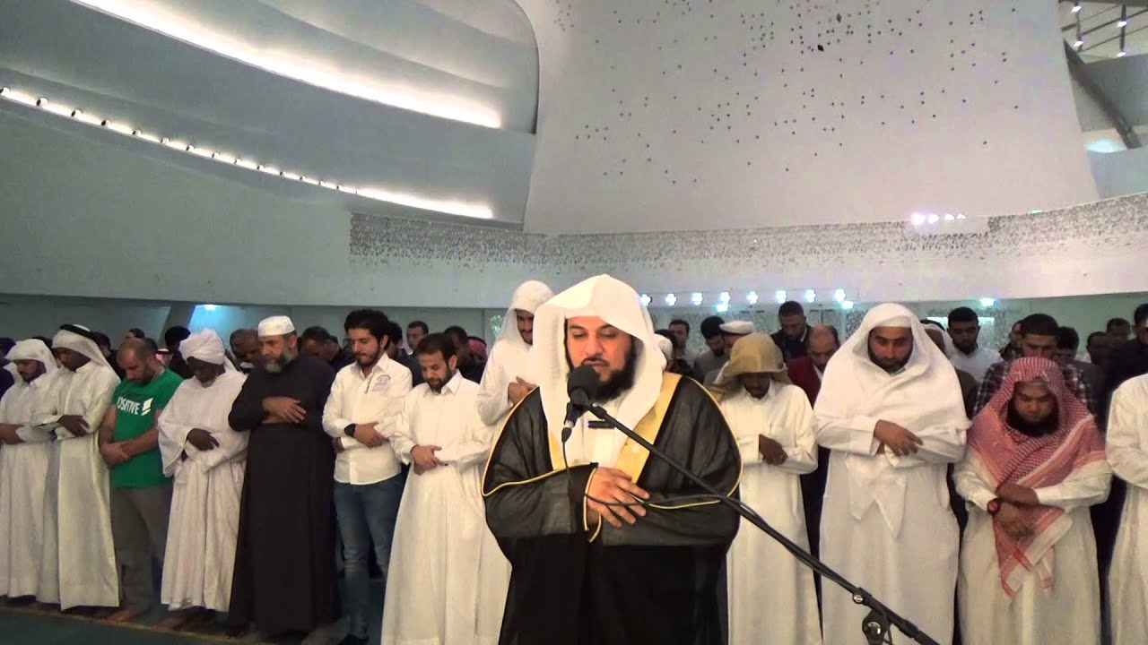 صلاة العشاء بجامع المدينة التعليمية بمؤسسة قطر
