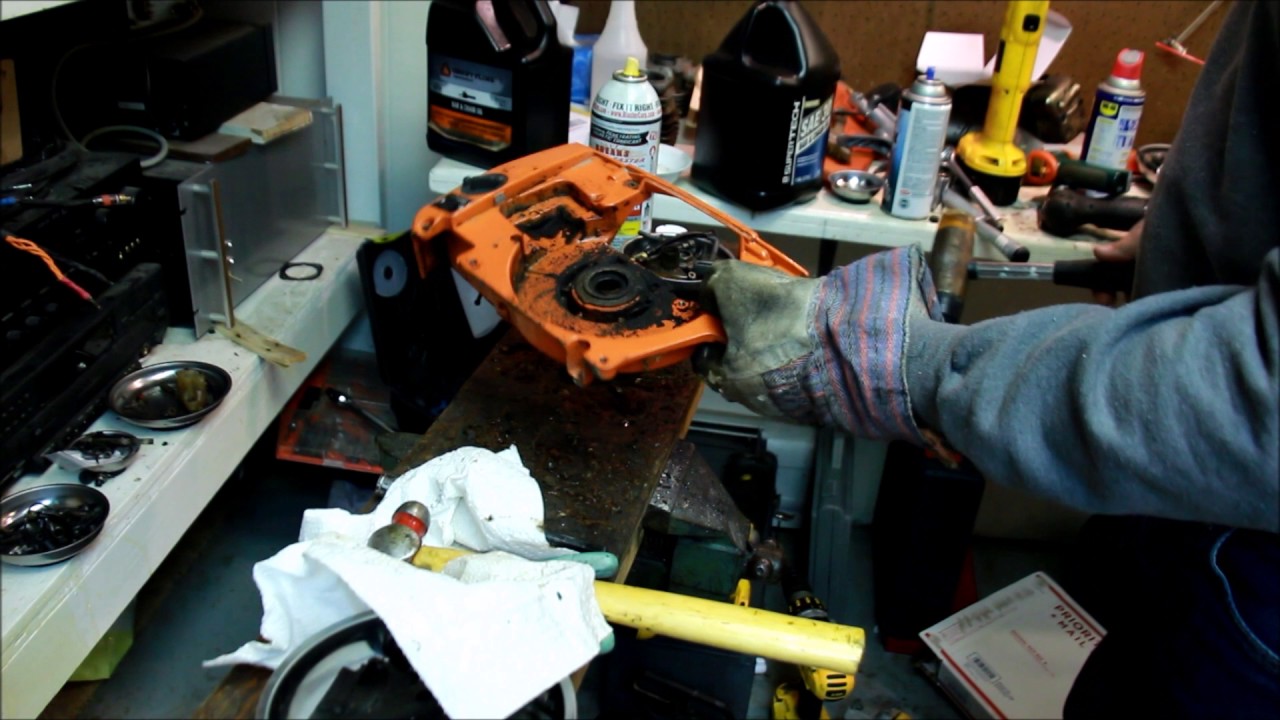 Husqvarna chainsaw, how to split a case without a case splitter on a 394xp