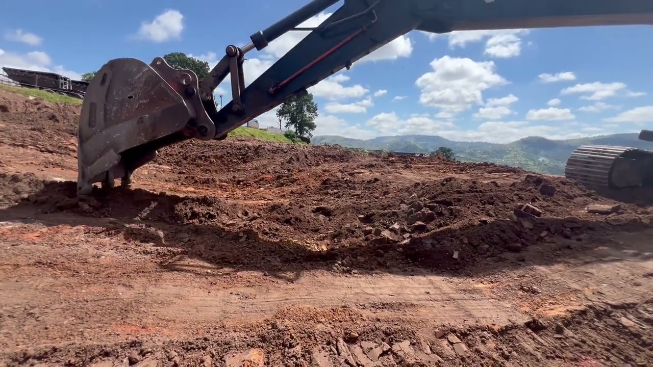 ROCK Buckets only go so Far! #volvo EC210 struggles #excavator #earthmoving #constructionequipment 