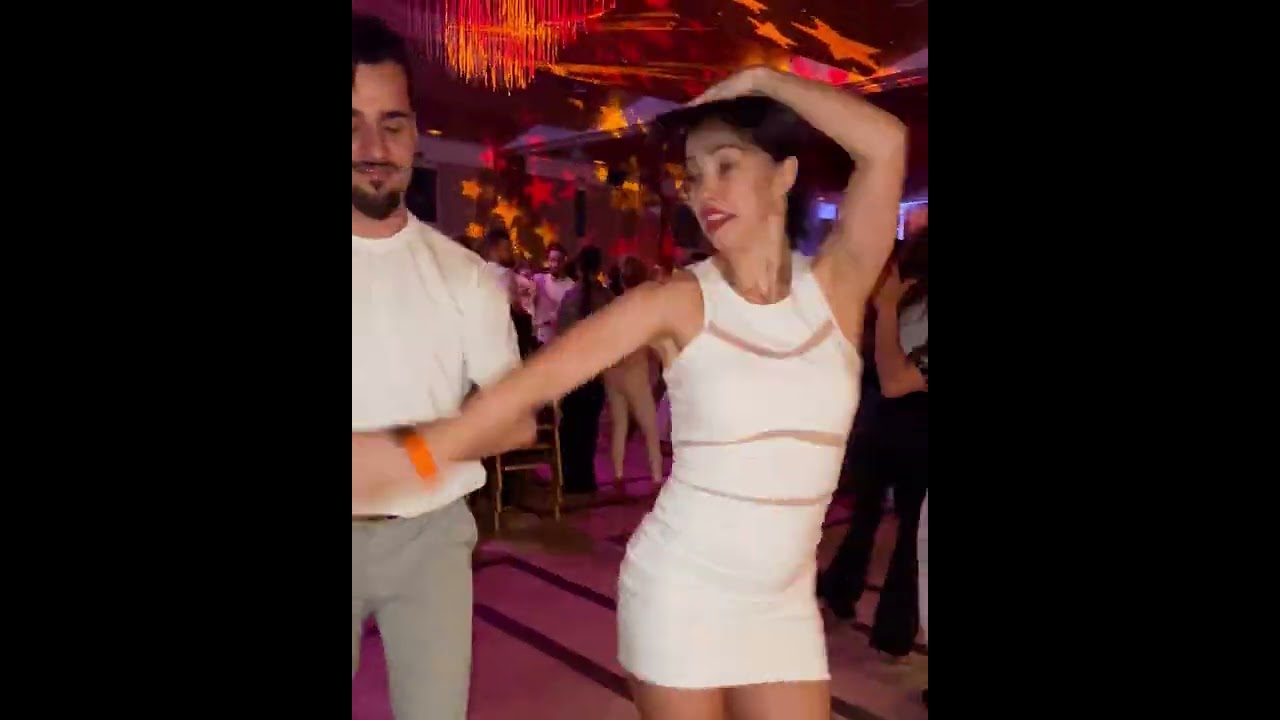Anita Santos Rubin baila Apiadate De Mi - Victor Manuelle