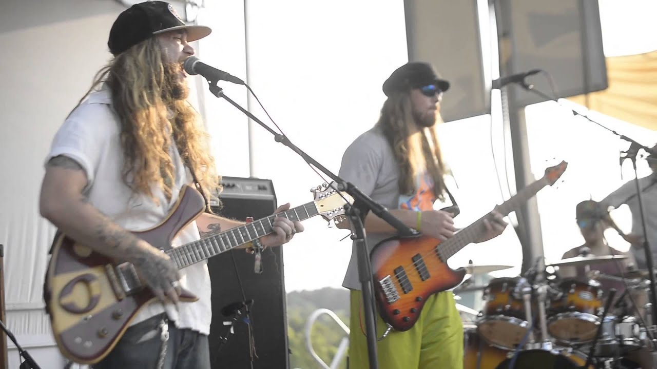 Twiddle Performs 