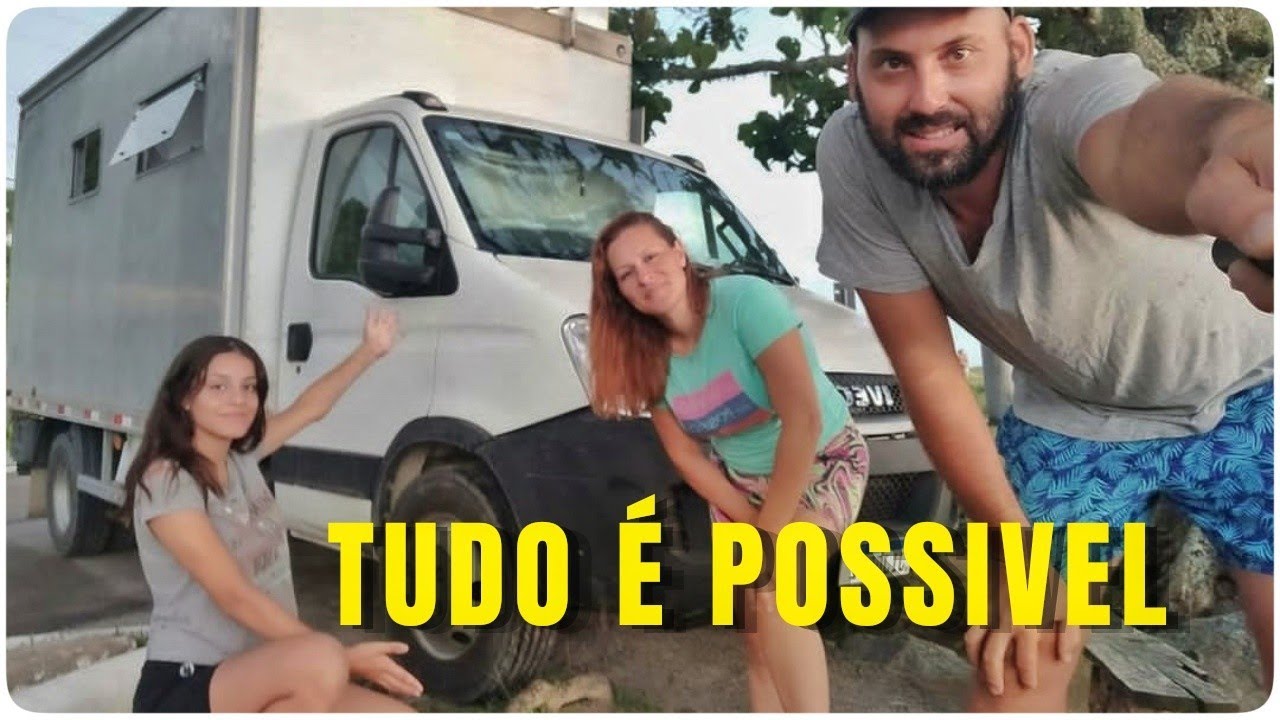 Esta família viaja o Brasil e moram em um Baú de caminhão.