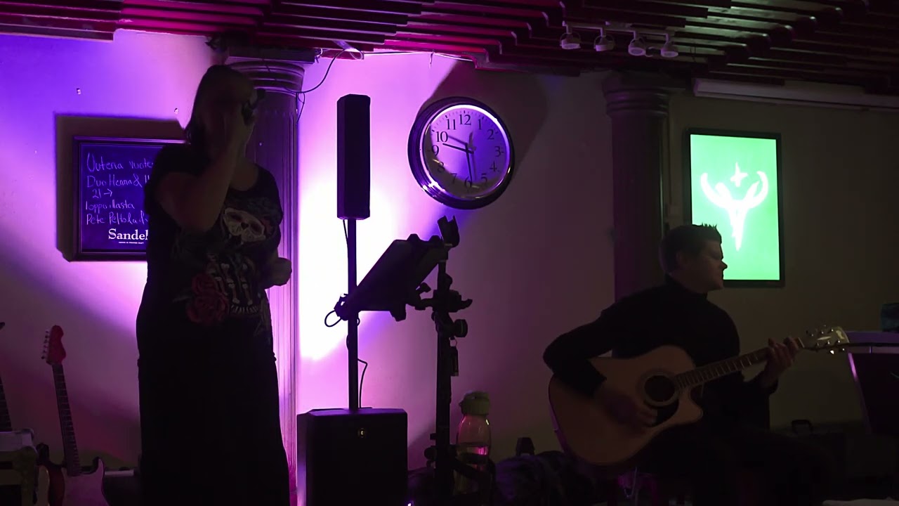 Duo Henna & Ilkka - Tuhkimo Titanicin Kannella (Leevi And The Leavings cover)