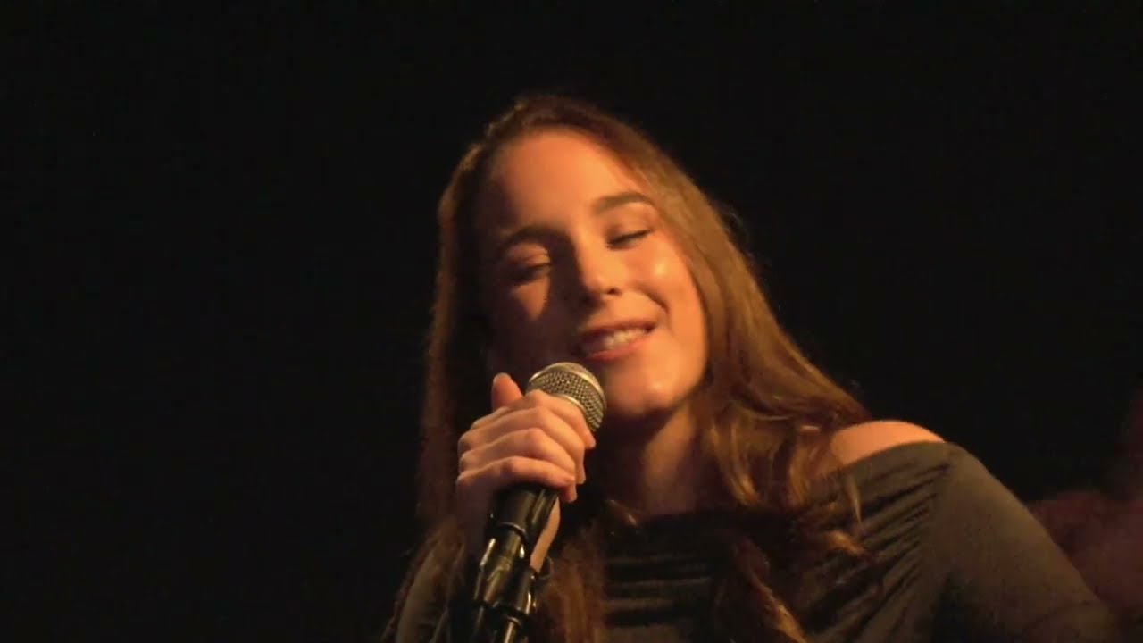 Souvenir - Lisa Rose