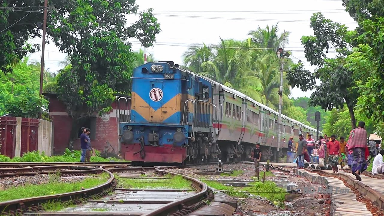 Sagordari Express Train entering Jessore Jn Railway Station || Khulna to Rajshahi Intercity Train