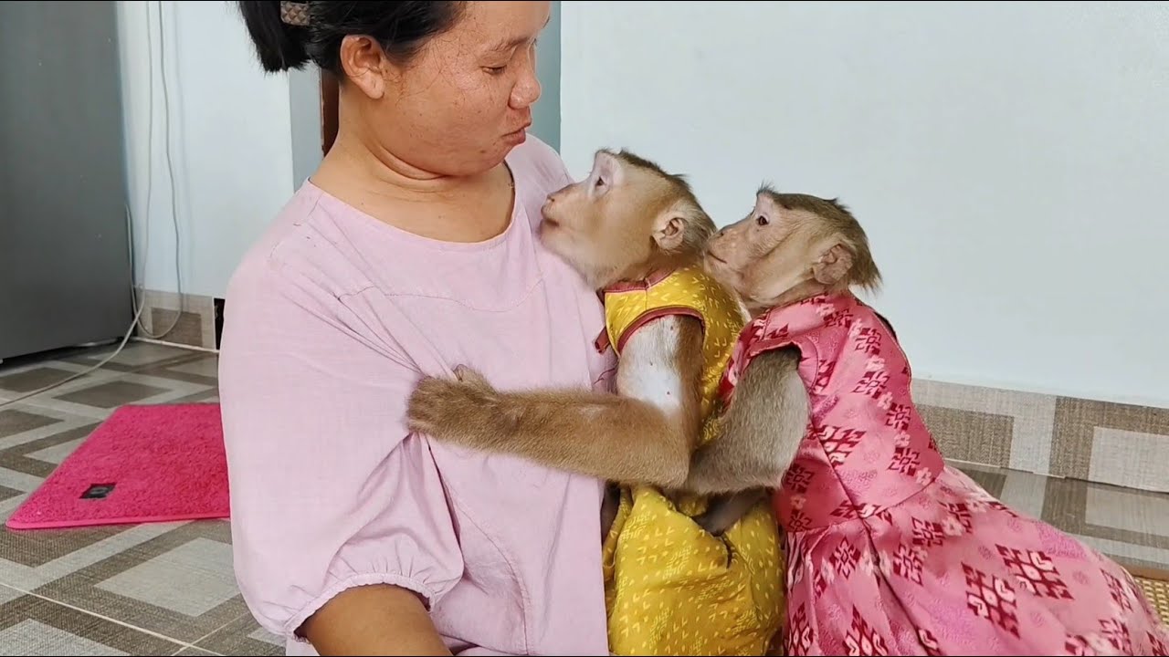 YaYa Giving Best Love To Mom Before Food