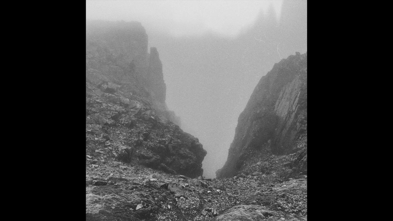 SKELETÖNGUE - Running from a Shadow [Dungeon Synth// Dark Ambient]