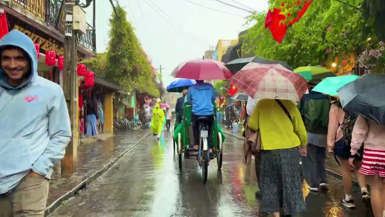 RAW footage: Cycling tour in Hoi-an, Vietnam