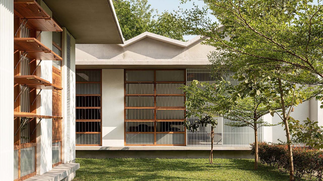 The Crimped Roof House by LIJO RENY architects