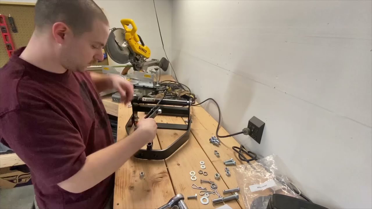 John Deere Power Integral Sleeve Hitch - Impressions & Assembly (Part 1)