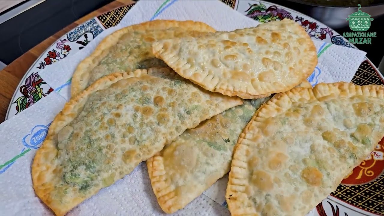 Только вода, мука и зелень, вкуснее всего и нигде не продаётся.
