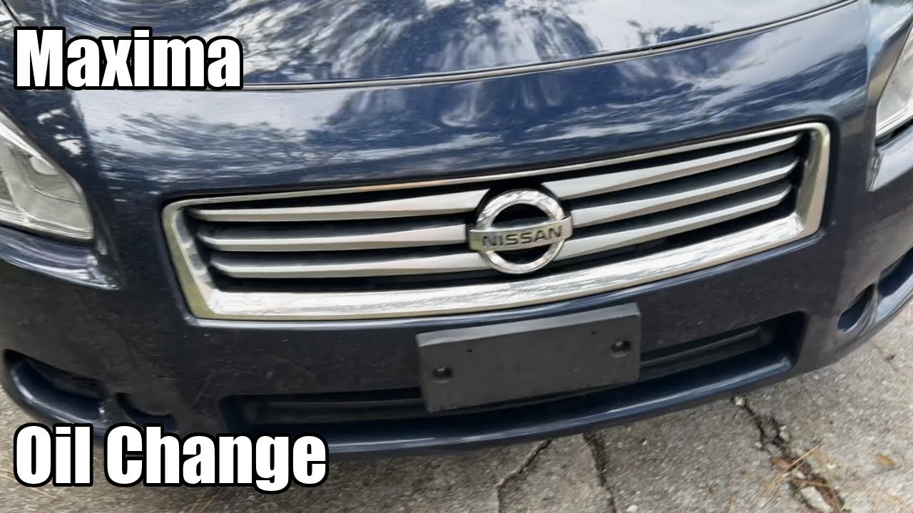 Замена масла и фильтра в Nissan Maxima 2012 года.