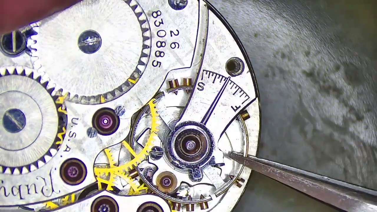 Снятие напряжения с часов Waltham 1928 года выпуска.