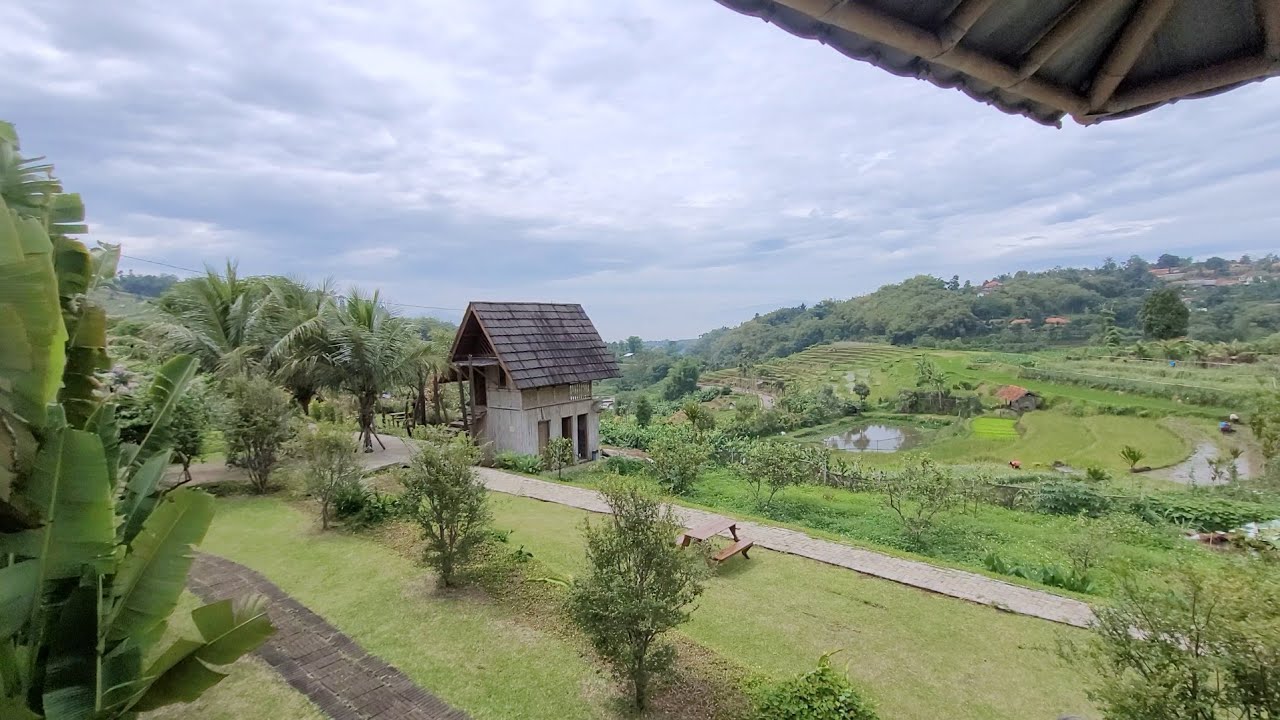 Tempat Anti Galau Di Tengah Eksotika Taman Cecenet Yang Indah,Suasana Pedesaan Tanjungsari Sumedang
