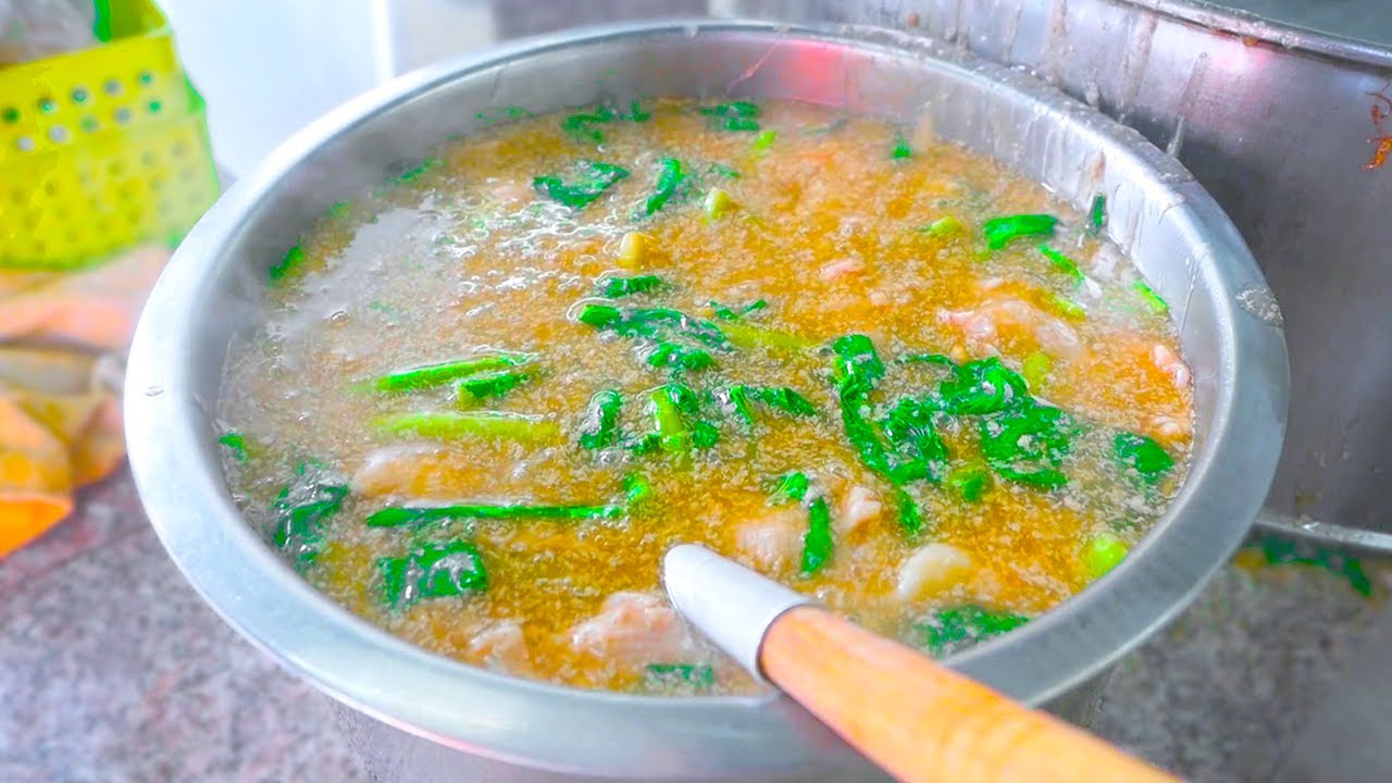 The Most Popular Noodles in Thailand - Thai Street Food