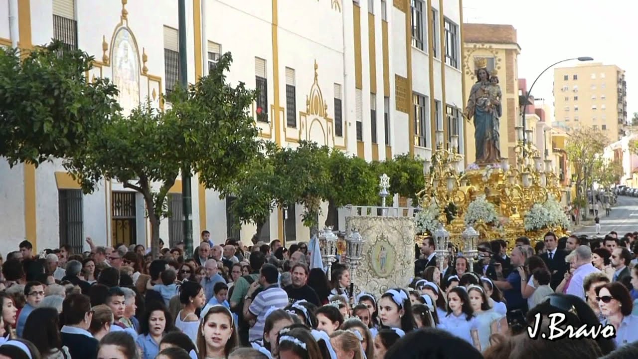Procesión de María Auxiliadora: salida del Santuario (Málaga, 2012)