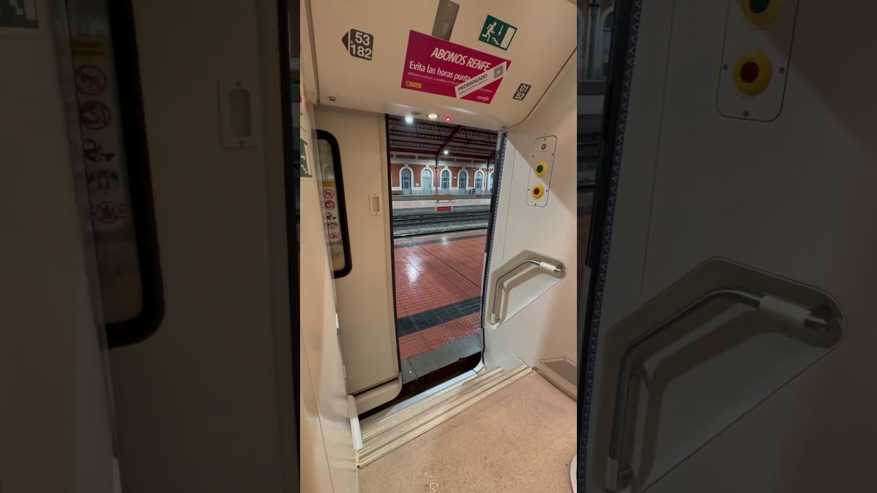 Renfe 599 Media distancia Cerrando puertas en Medina del Campo