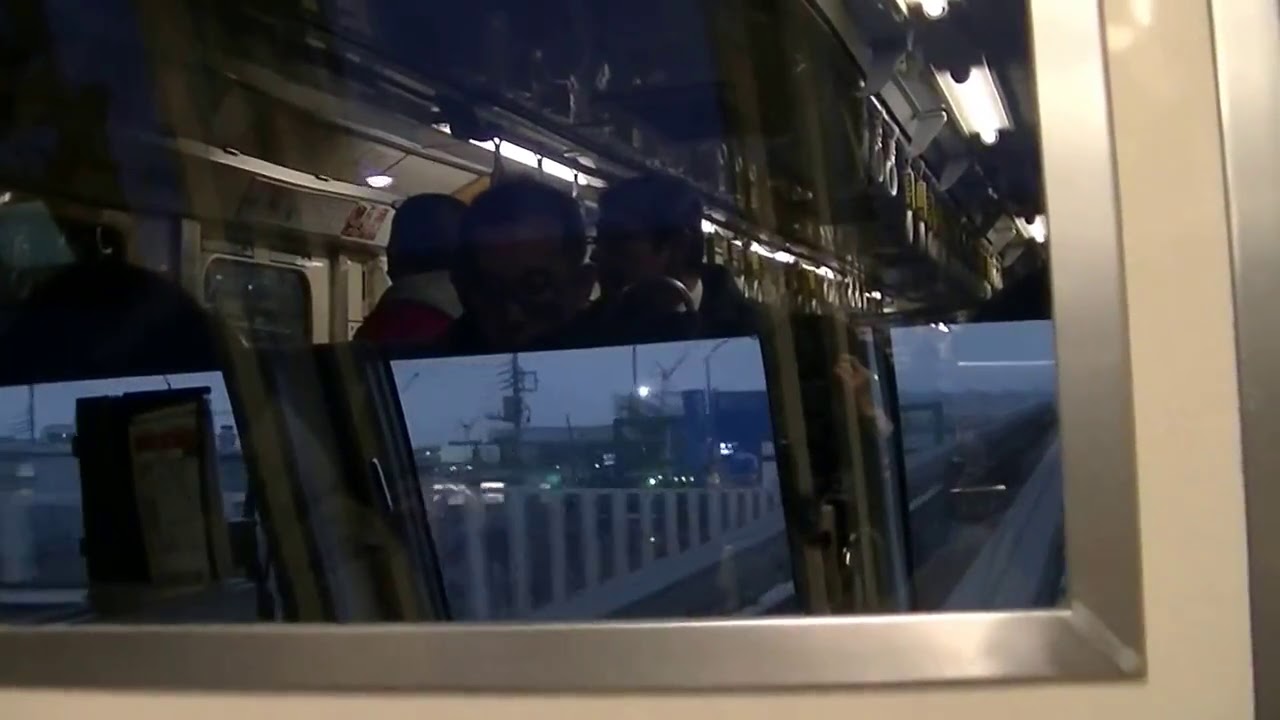 Walking Tokyo Monorail from Hamamatsucho Station to Haneda International Airport.