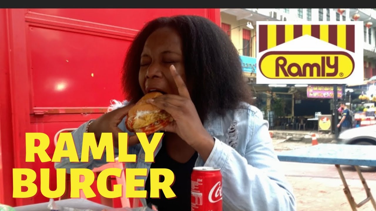 Famous Malaysian Street Burger - RAMLY BURGER || Bukit Bintang, Jalan Alor