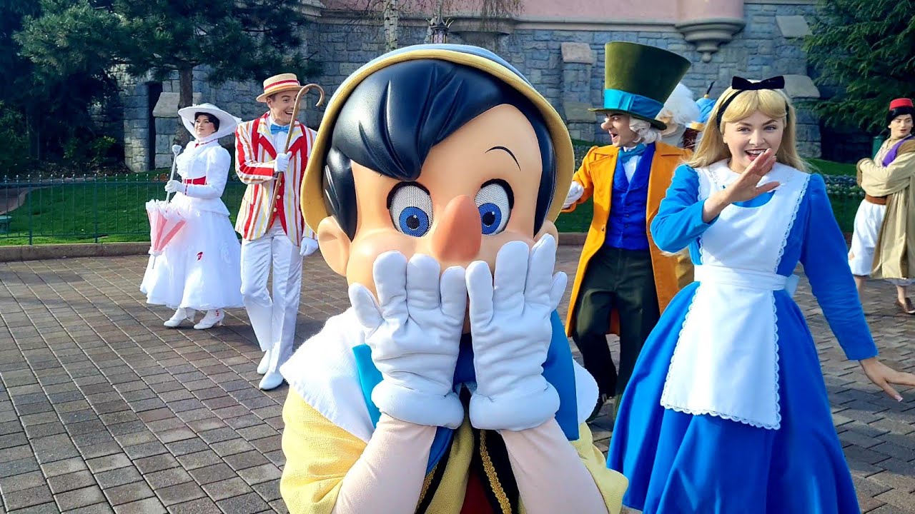 Disneyland Paris, Disney Stars on Parade, Adapted Version, simpler choreography, Bad weather, 2023