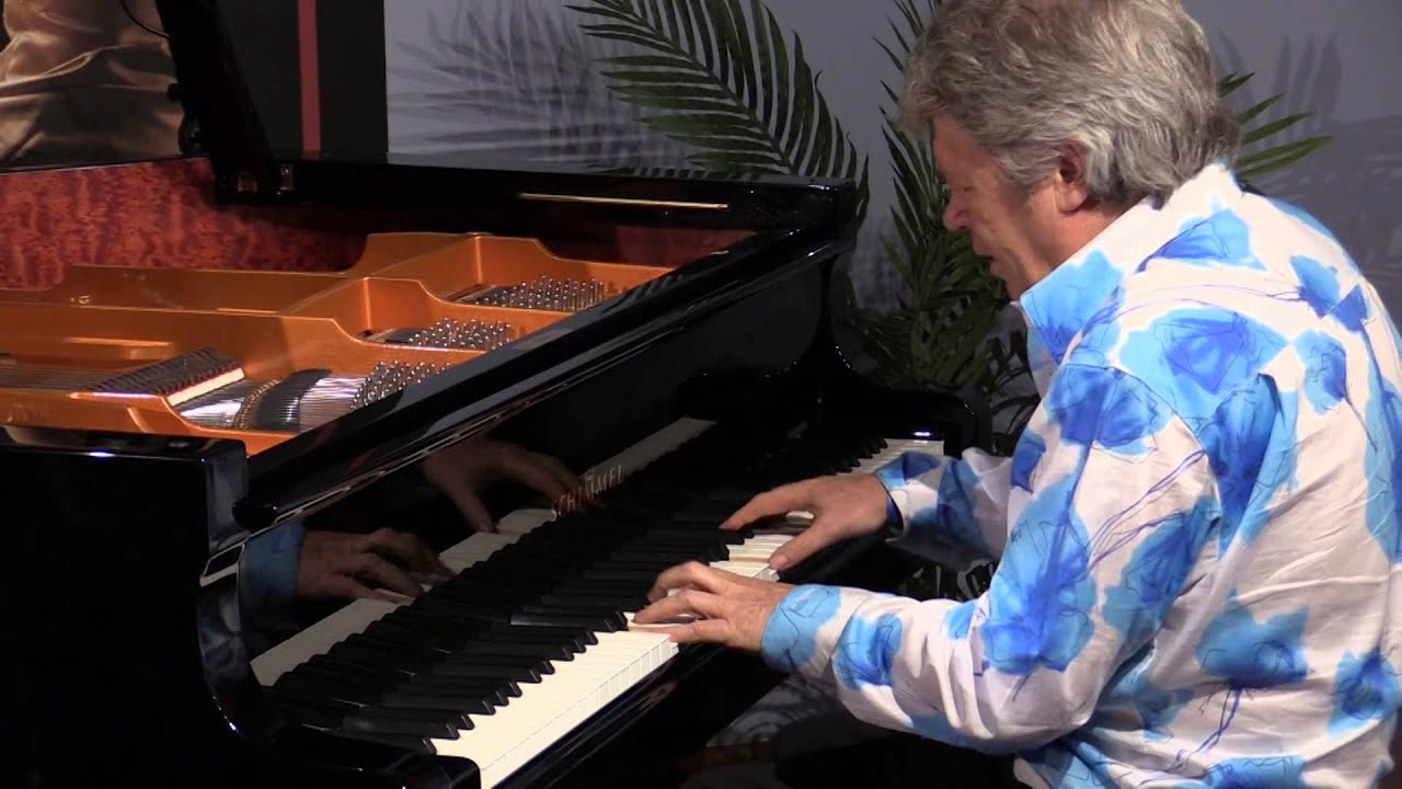 Ebbtide / Misty Medley performed by Peter Sullivan