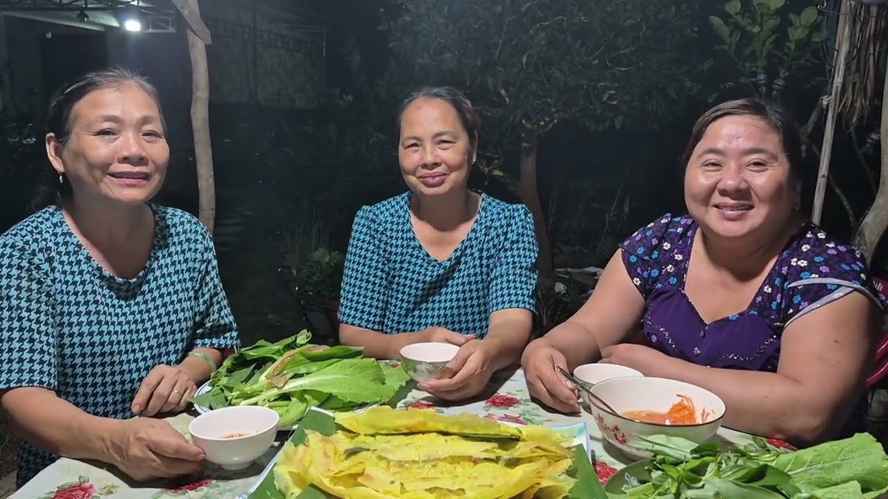 BÁNH XÈO MIỀN TÂY ăn với rau vườn , cách đổ bánh dể làm 
