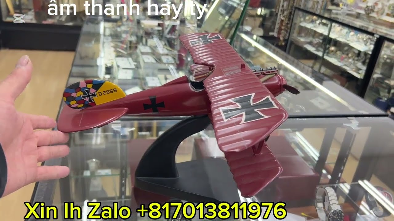 ngày 4 tháng 3, 2026 máy bay trưng bày ở tiệm đồ cũ nhật Bản 