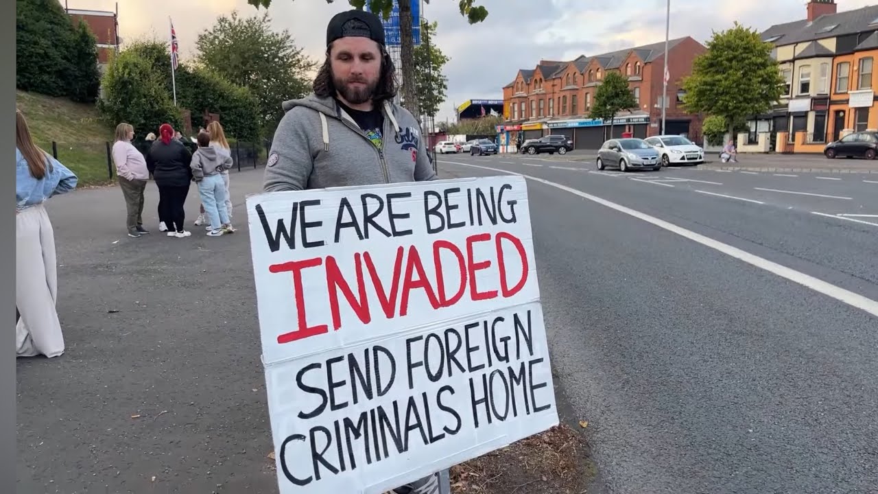 BELFAST SHORE ROAD PEACEFUL PROTEST #immigration #protest #belfast #poilce #pinac #Shoreroad #mums