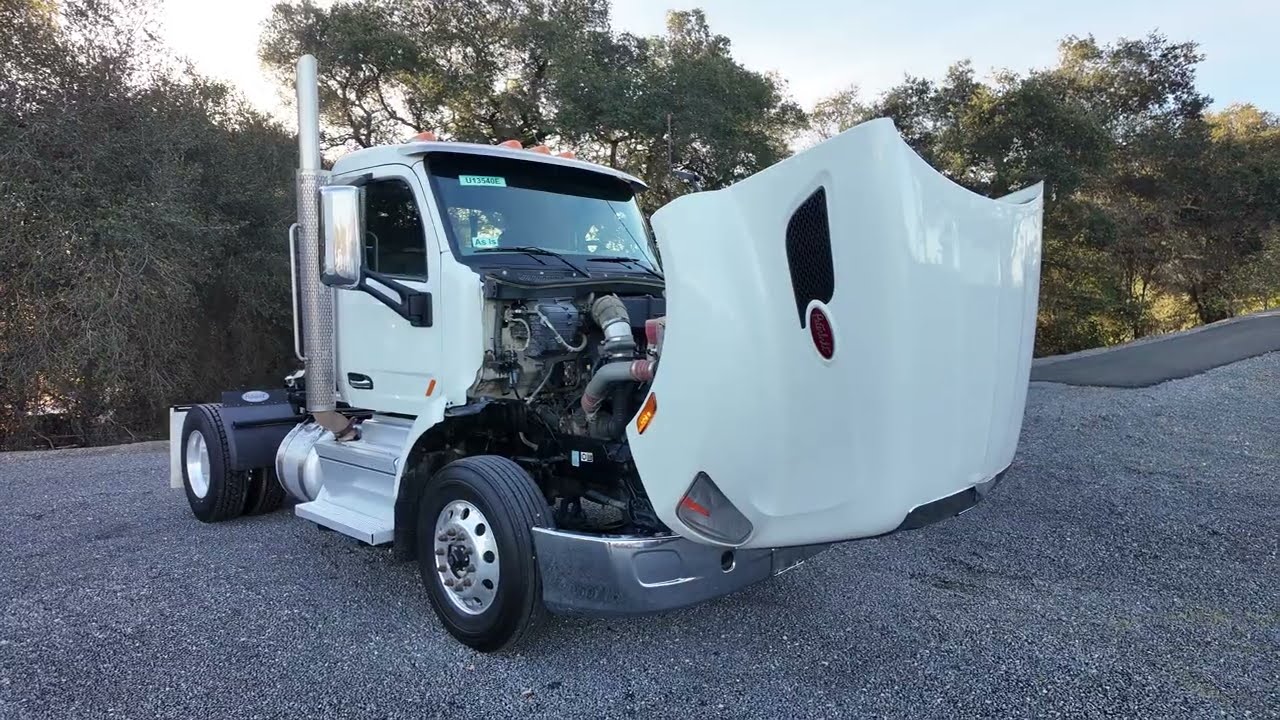 2021 Peterbilt 579 2 Axle Tractor-U13540E