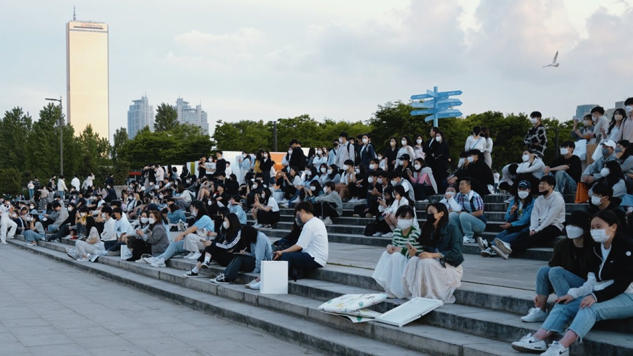 [4K] 금요일 저녁, 거대한 피크닉장 여의도 한강공원 풍경 워킹투어