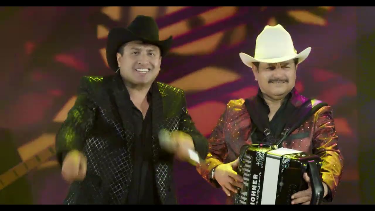 Julión Álvarez ft Los Invasores de Nuevo León - Que La Dejen Ir Al Baile Sola (Video Oficial)