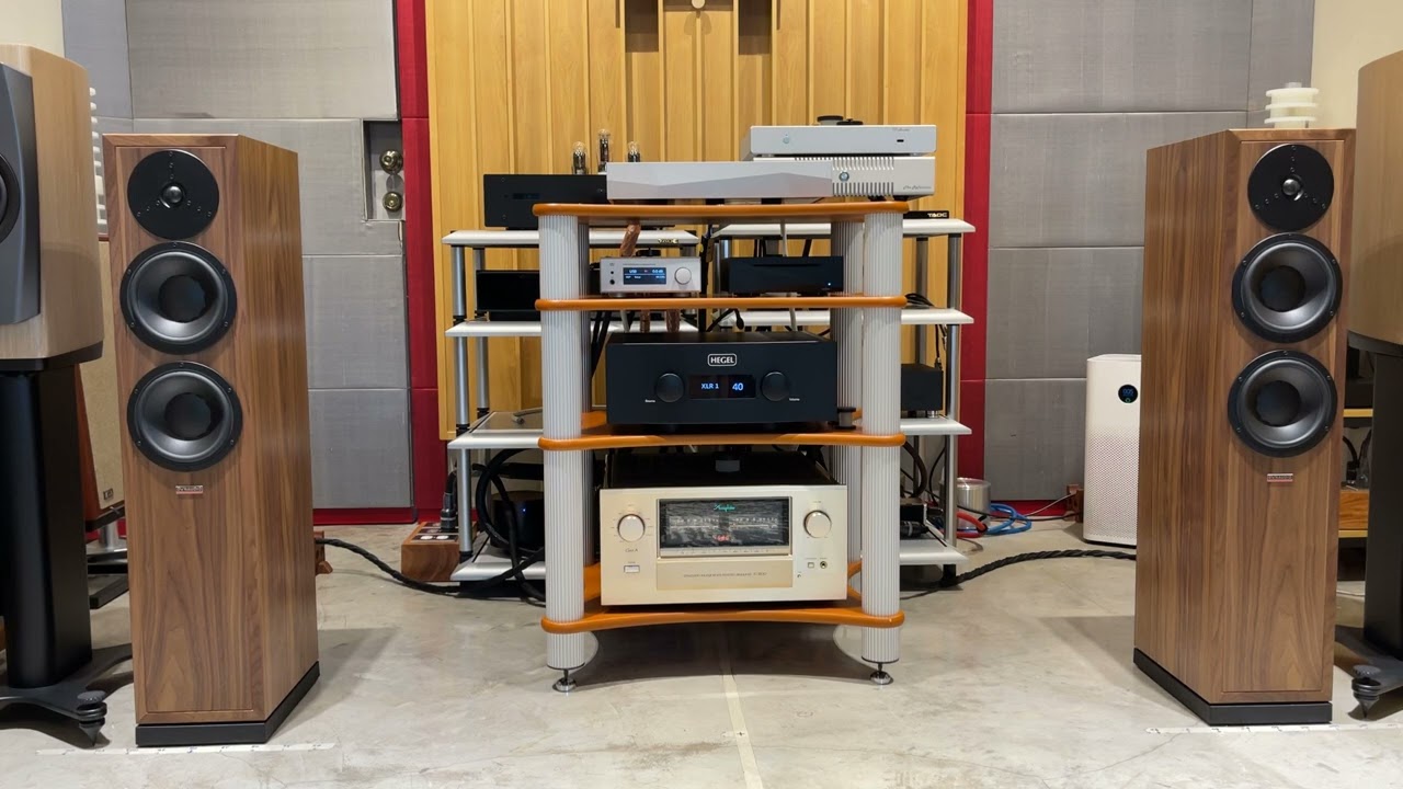 “Caruso”, Dynaudio Contour Legacy, Hegel H600, Innuos PULSAR, Weiss DAC 501 Mk2.