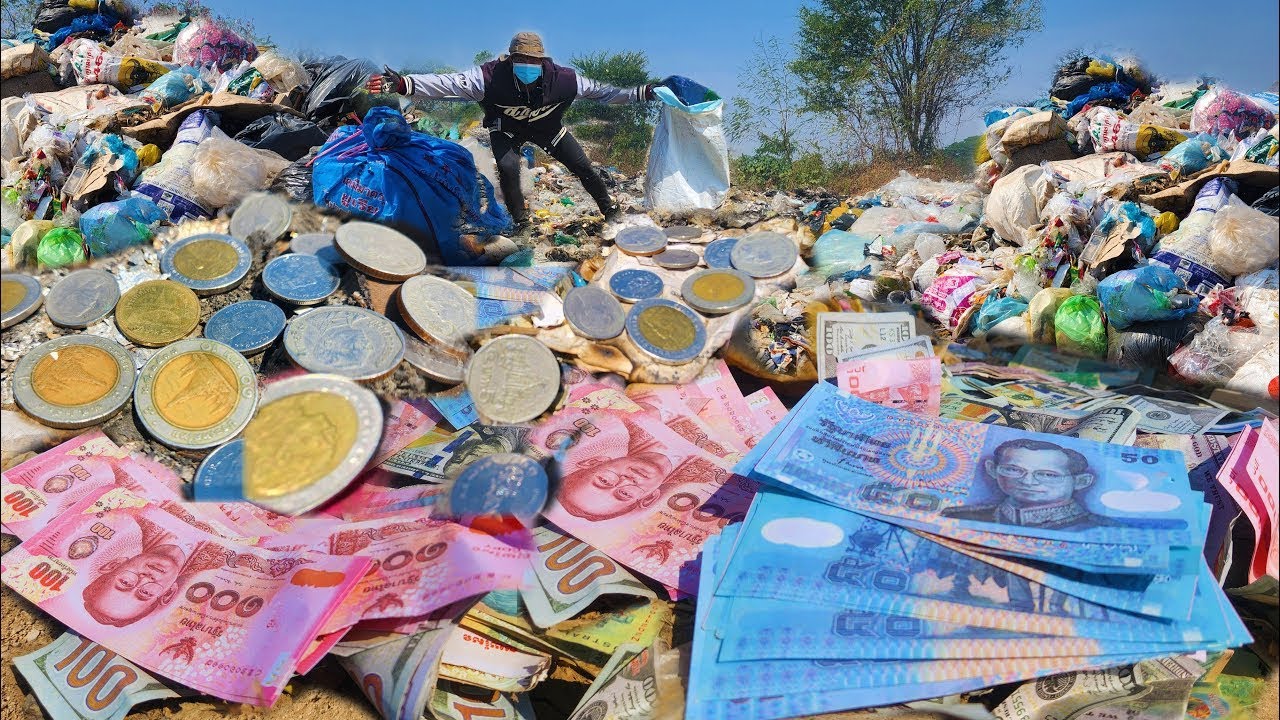Wow Today garbage truck dropped garbage dump, picking up many useful items and a lot of money $$