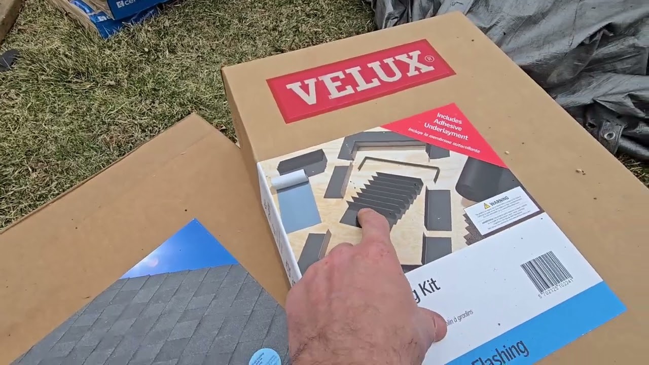 Как установить мансардный световой люк Velux на крышу из черепицы | Пошаговое руководство для уст...