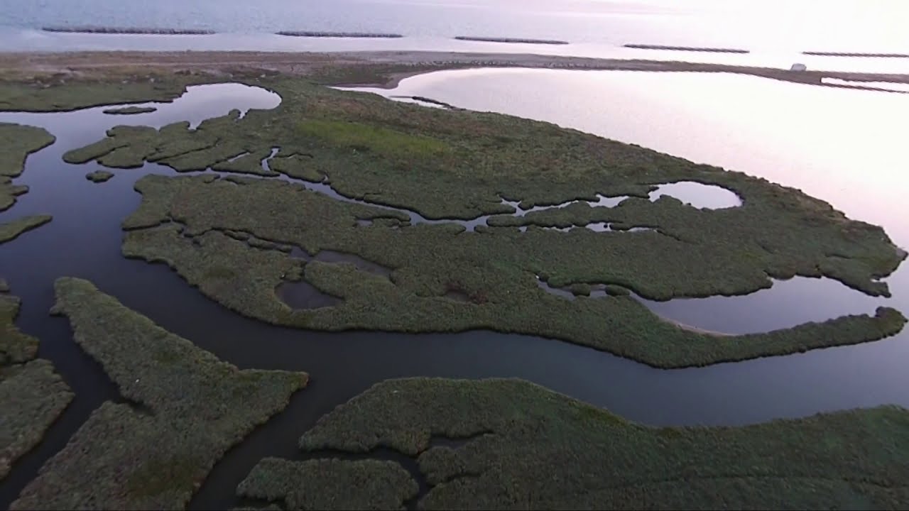 DJI Drohnenflug &uuml;ber Ziverbey Sitesi / Altinova Iskele, T&uuml;rkei