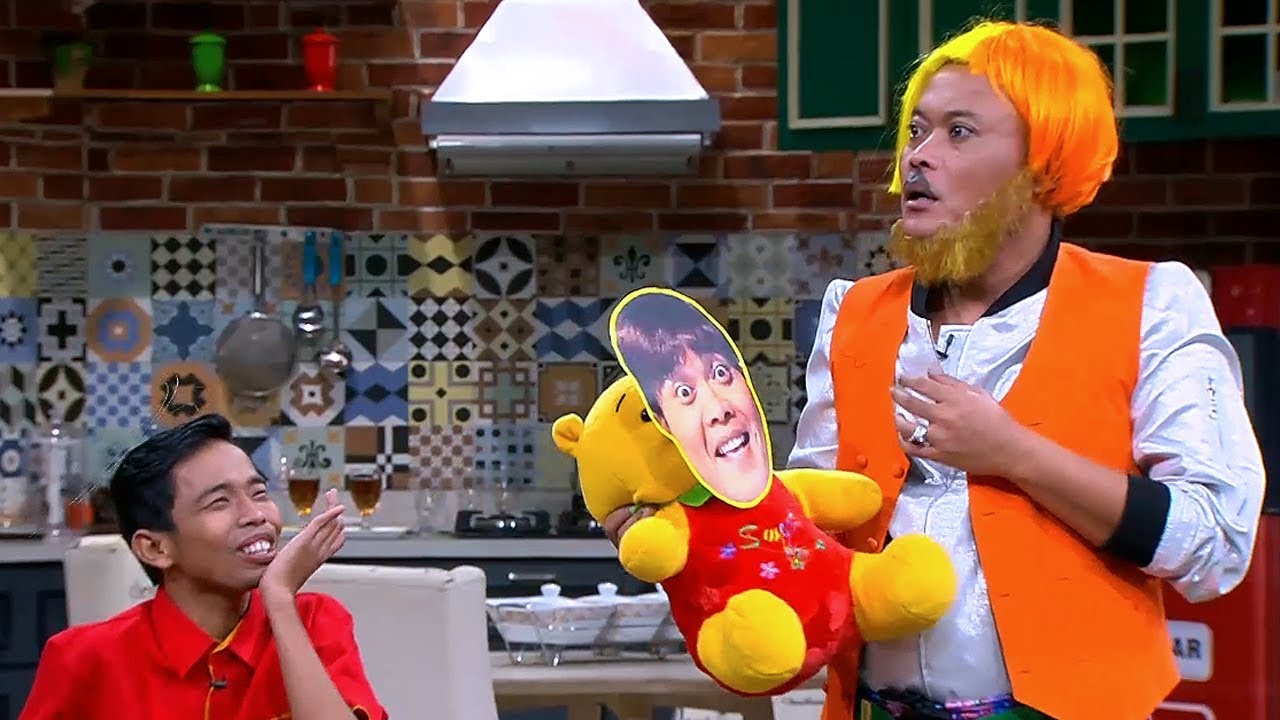 Kang Mainan Kaget Melihat Mukanya Ada di Boneka